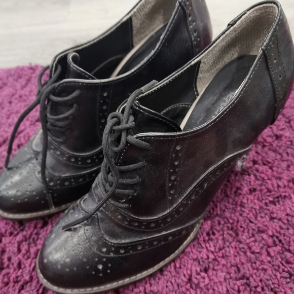 Oxford Style high heels - Picture 1 of 2
